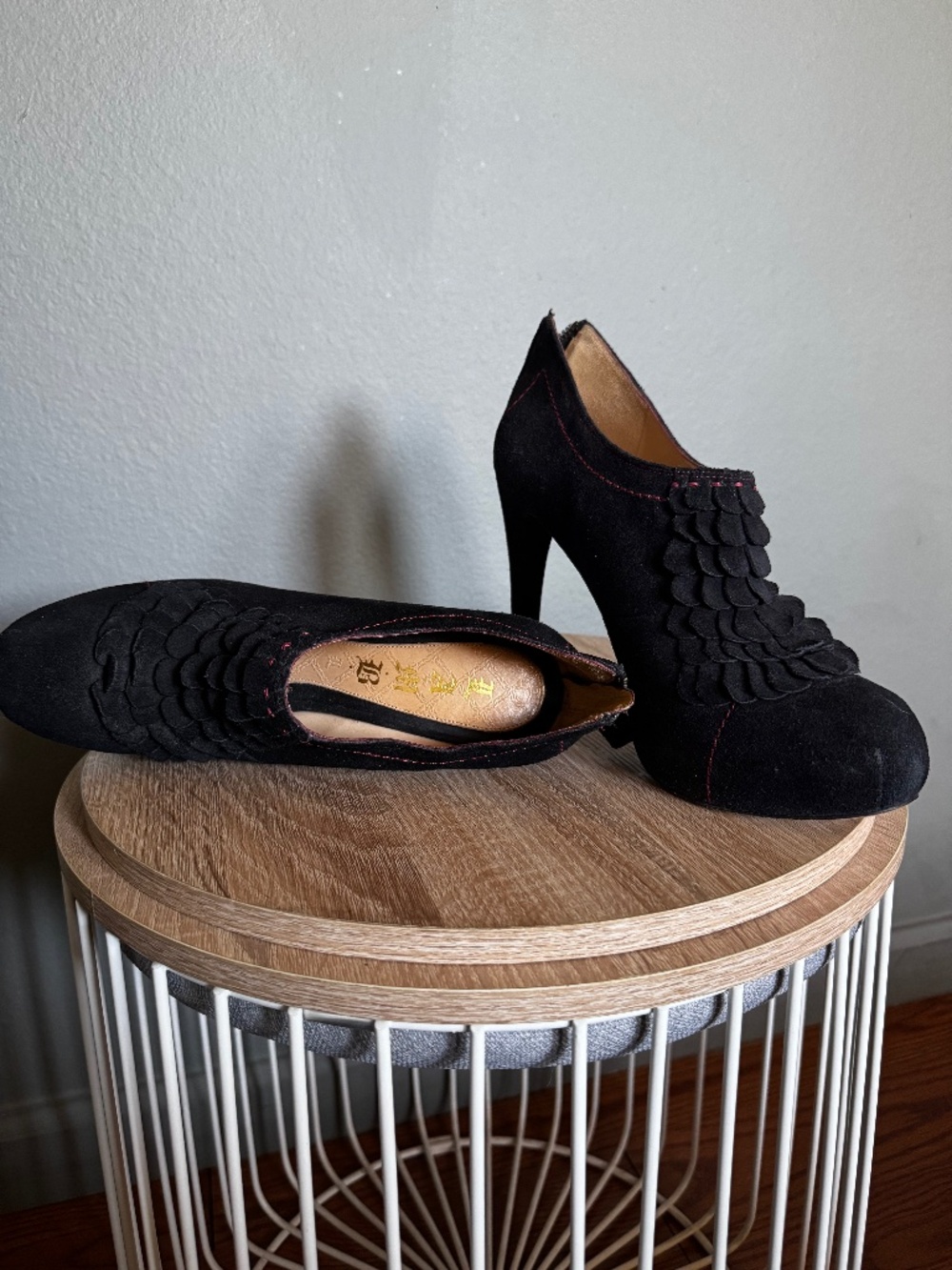 LAMB heels - Picture 4 of 5